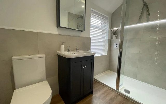 Ipswich Plumb Store - Mirrored cabinet, vanity unit, toilet and shower enclosure