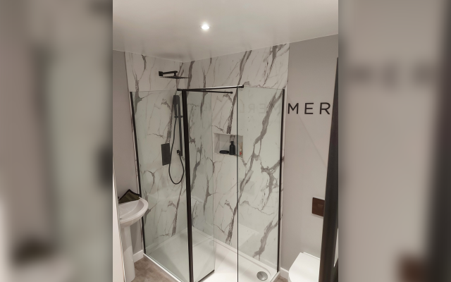 06 - Ipswich Plumb Store Bathroom Showroom - Merlyn